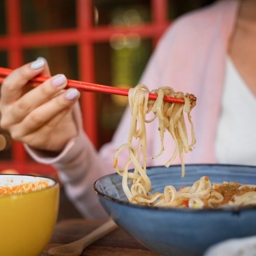 Ramen w domu - jak przygotować wywar z warzyw?